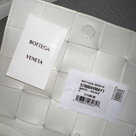 AUTHENTIC WHITE BOTTEGA VENETA CASSETTE HANDBAG - Picture 13 of 14